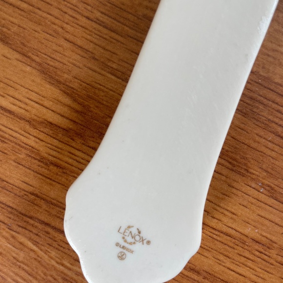 Vintage gold leaf enamel porcelain cross - Picture 2 of 4